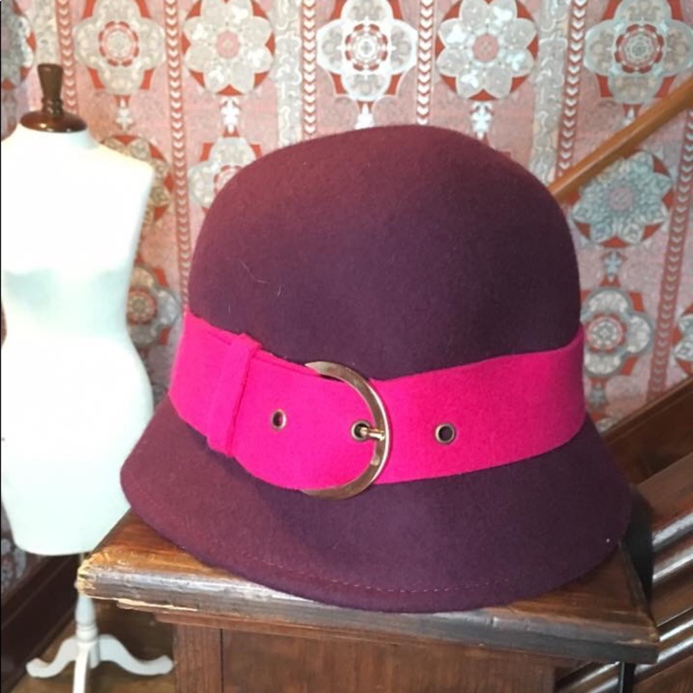 1920s style cloche hat